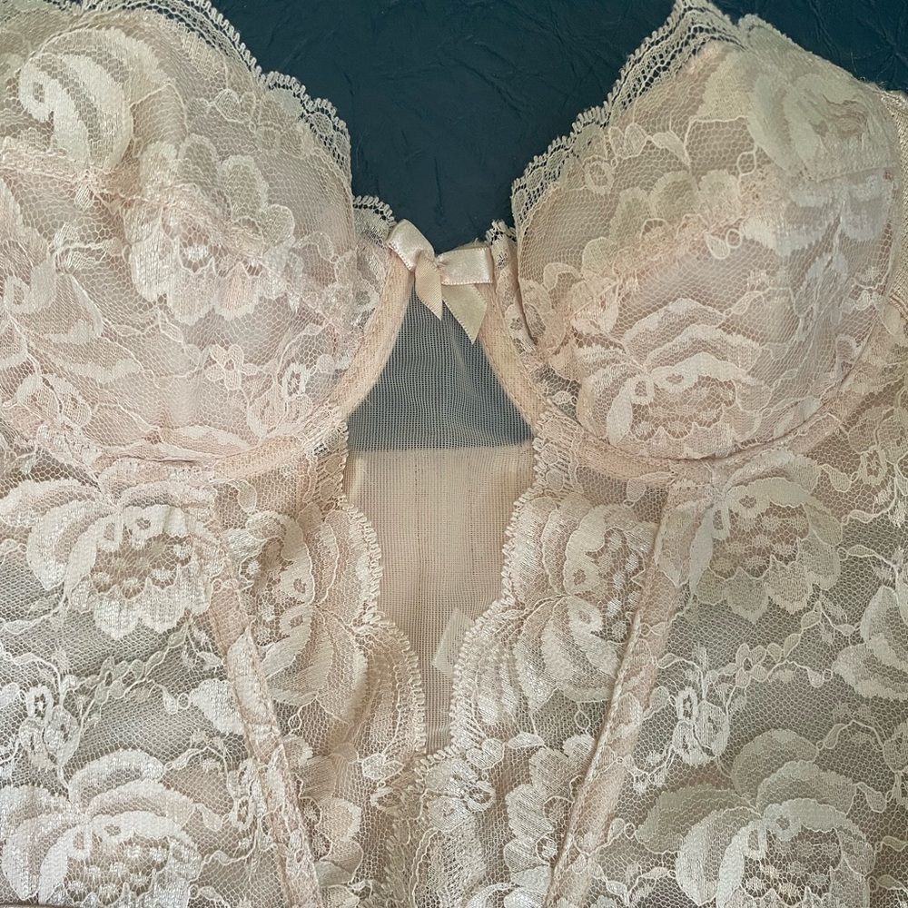 VTG Frederick's of Hollywood Lace Bustier in Cream - Picture 2 of 6